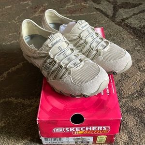 NWT Skechers Active Hot Ticket Tan Sneakers